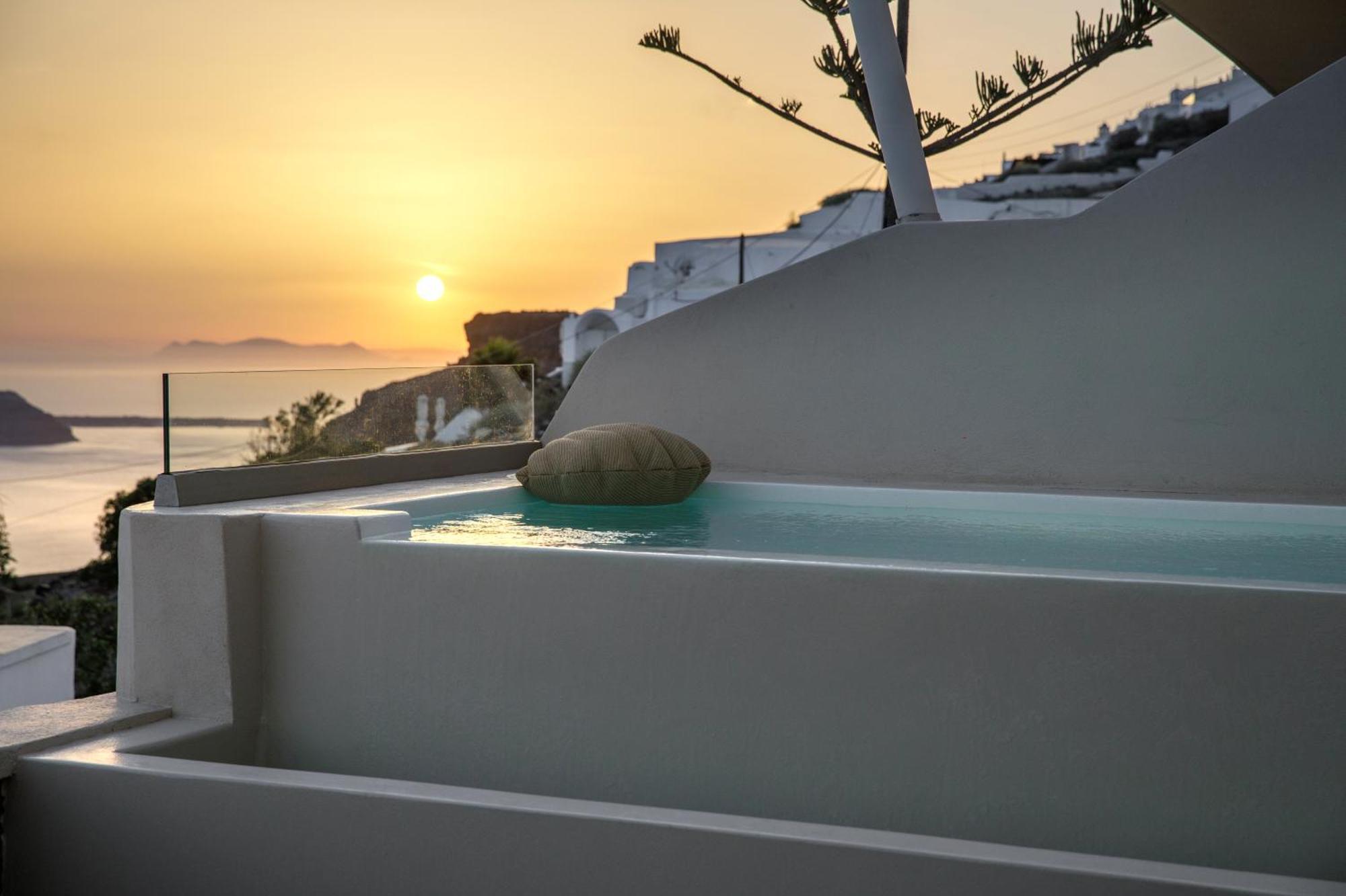 Morfes Luxury Suites By Caldera Houses ฟิรอสเตฟานี ภายนอก รูปภาพ
